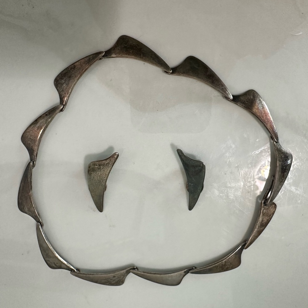 Aarre & Krogh sterling Silver necklace & clip on earrings shark fin boomerang